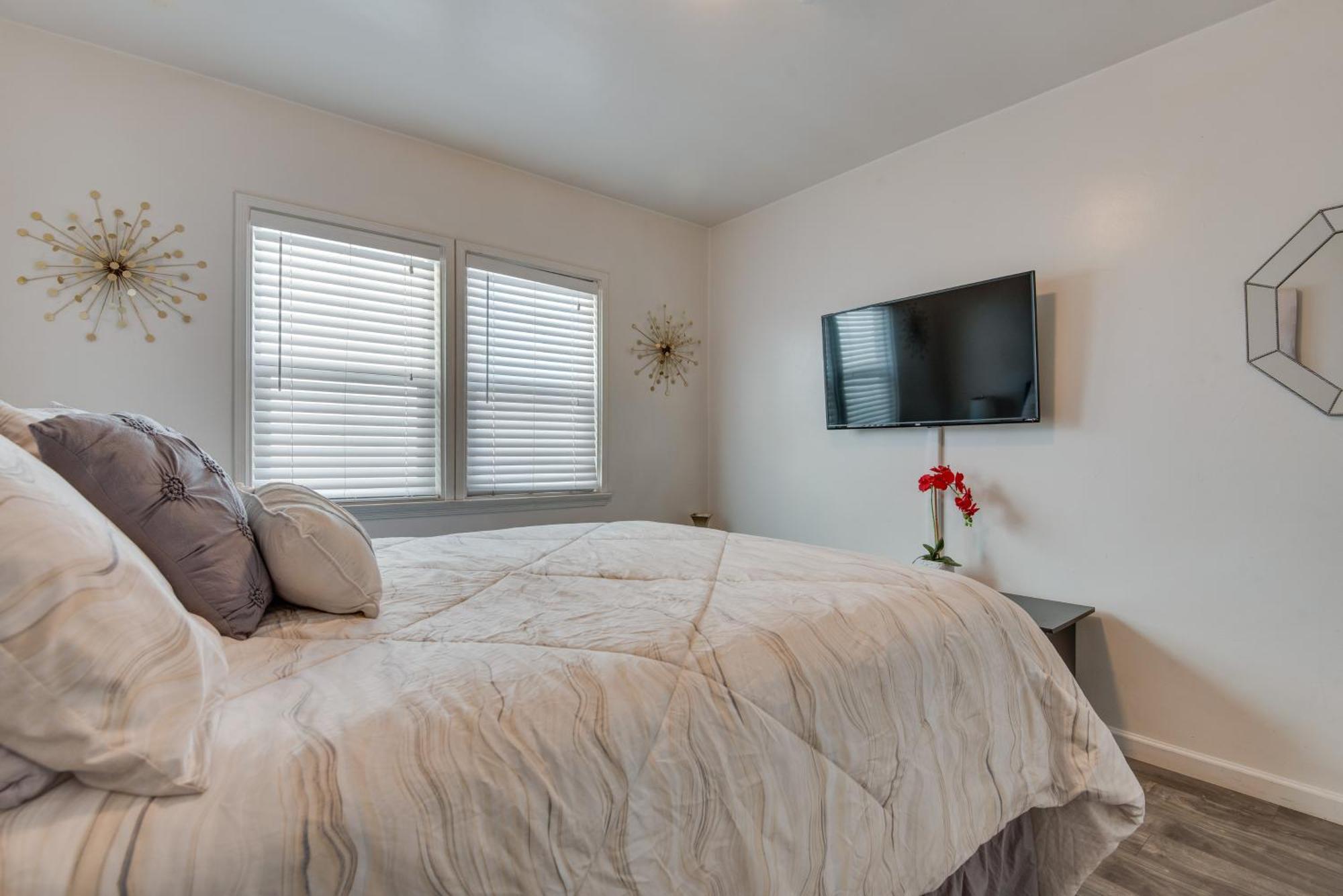 Nuys Abode With Patio, 7 Mi To Universal Apartment *