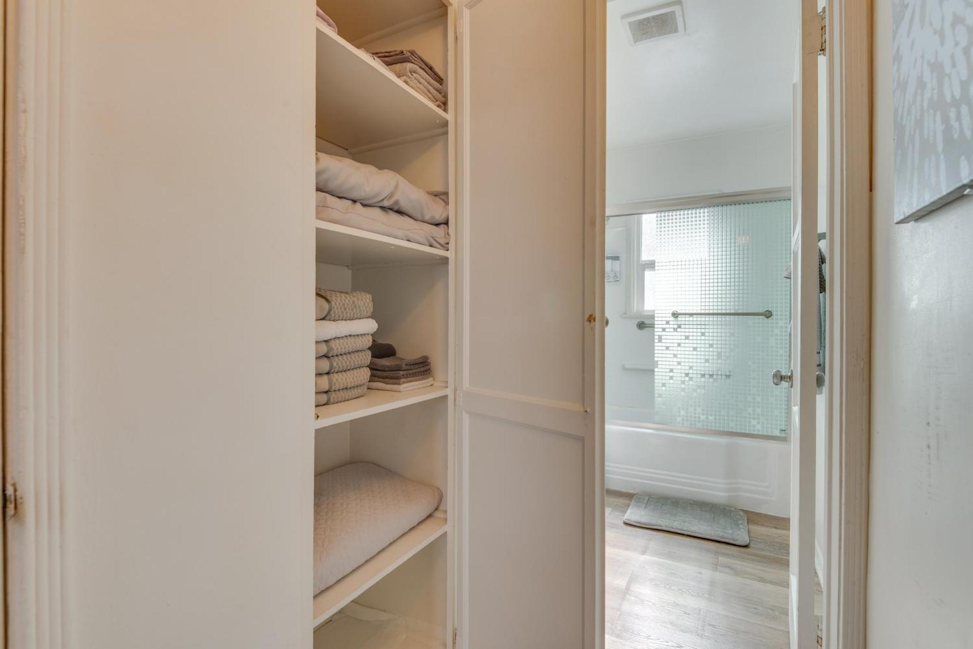 Apartment Nuys Abode With Patio, 7 Mi To Universal Los Angeles