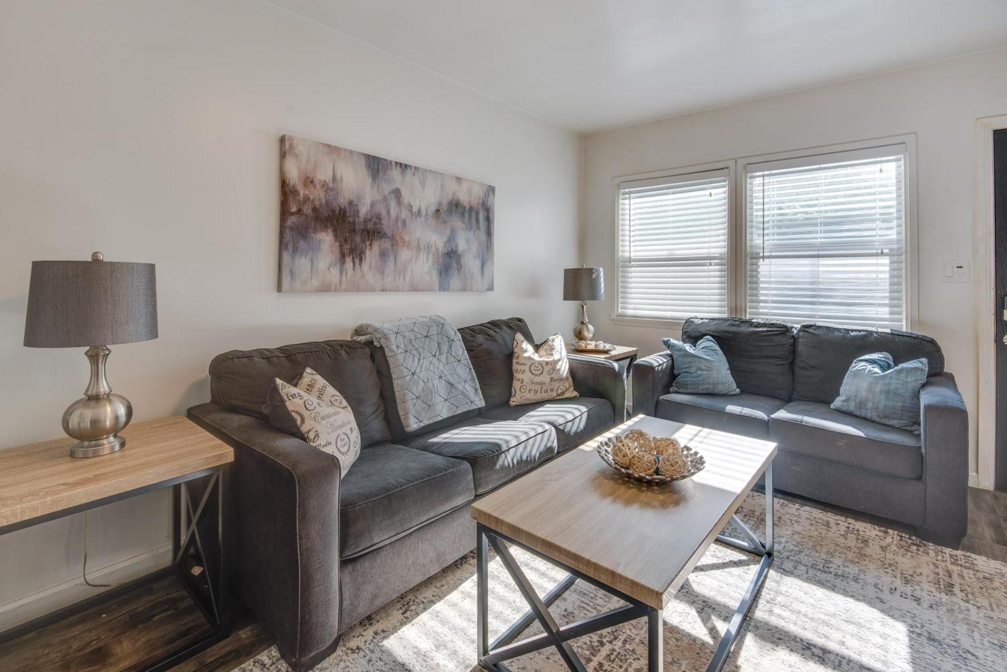 Nuys Abode With Patio, 7 Mi To Universal Apartment