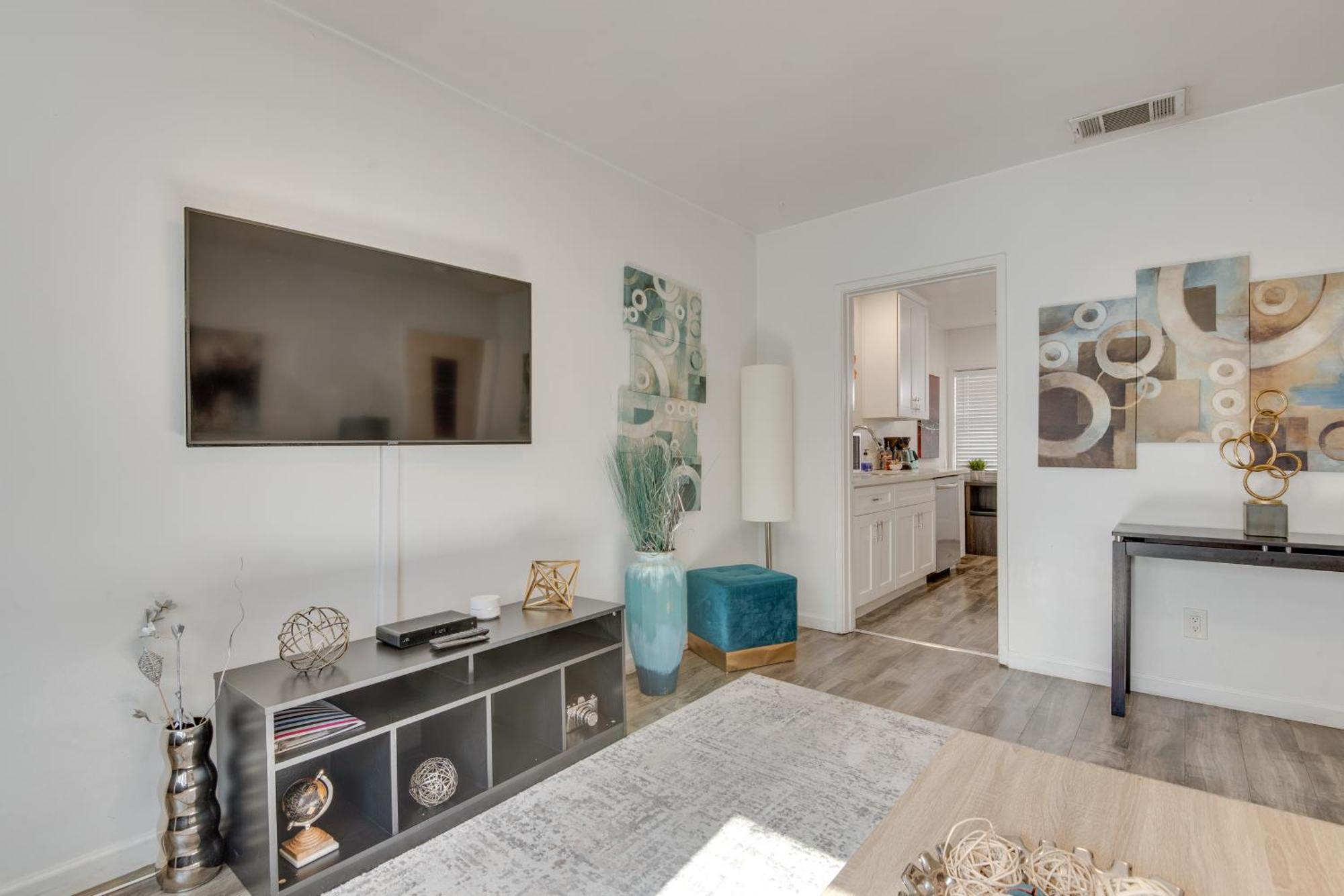 Nuys Abode With Patio, 7 Mi To Universal * Los Angeles