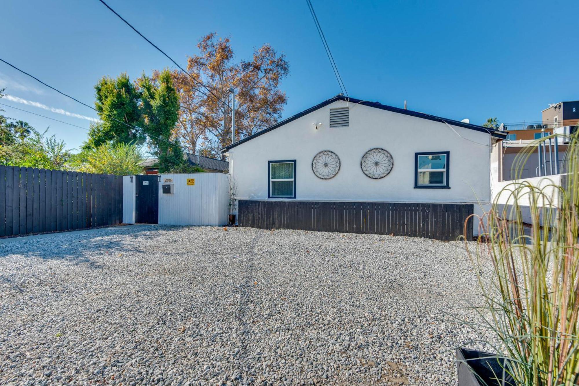 Nuys Abode With Patio, 7 Mi To Universal