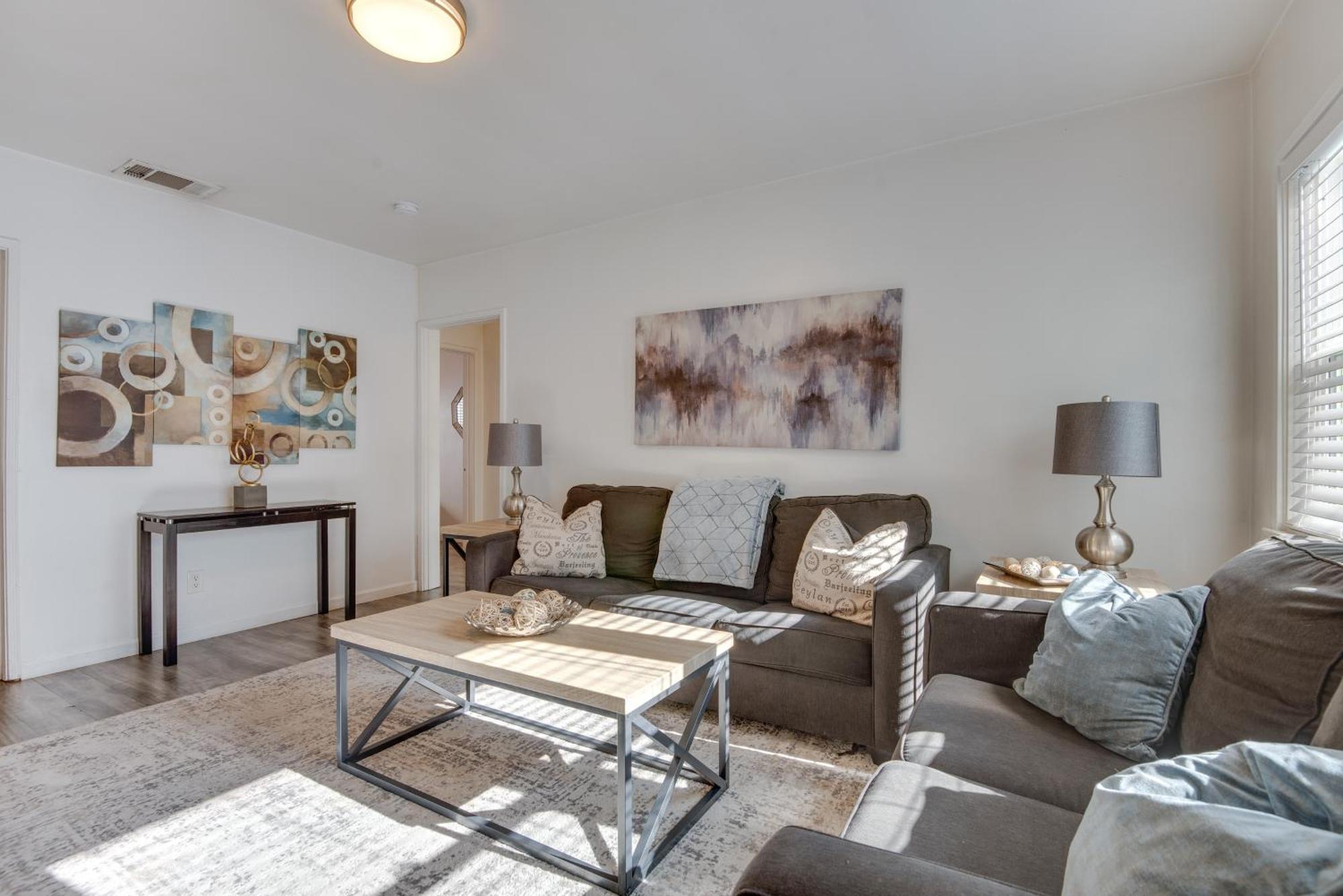 Nuys Abode With Patio, 7 Mi To Universal *